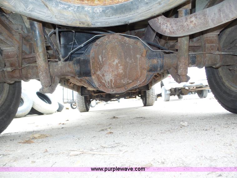 image for item J8853 2003 Ford F250 Super Duty XL pickup truck