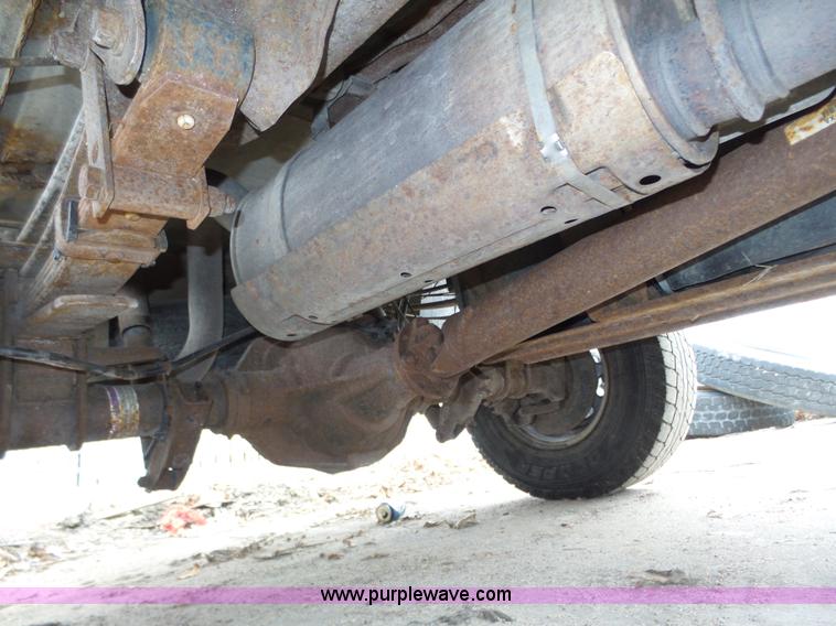 image for item J8853 2003 Ford F250 Super Duty XL pickup truck