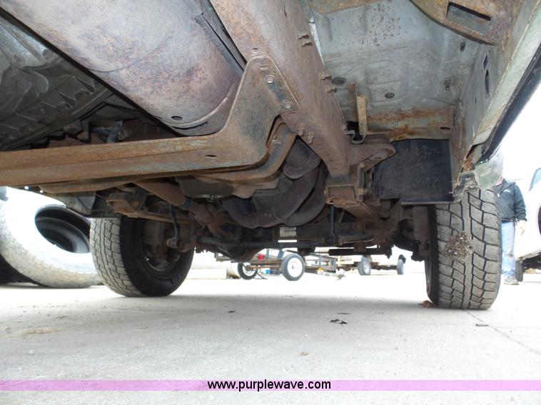 image for item J8853 2003 Ford F250 Super Duty XL pickup truck