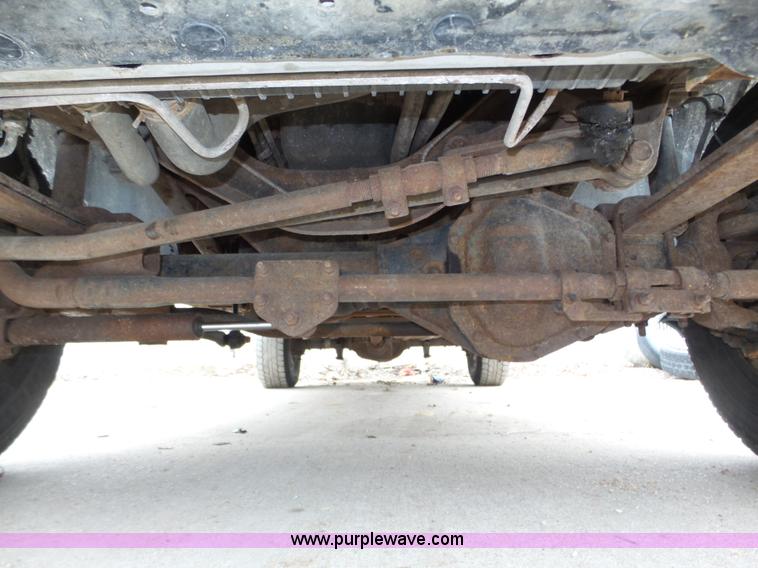 image for item J8853 2003 Ford F250 Super Duty XL pickup truck