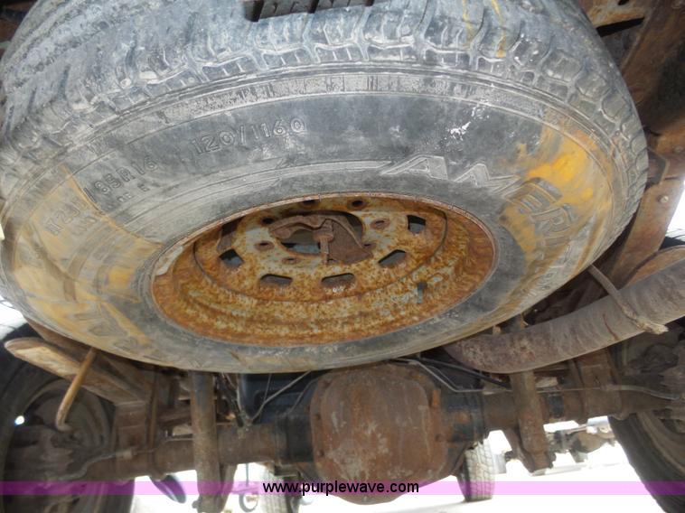 image for item J8853 2003 Ford F250 Super Duty XL pickup truck