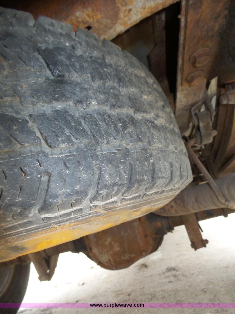 image for item J8853 2003 Ford F250 Super Duty XL pickup truck