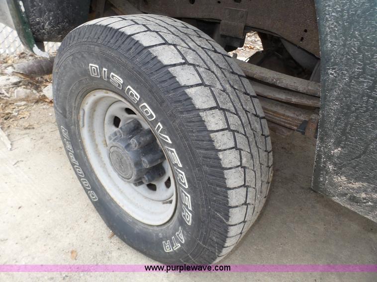 image for item J8853 2003 Ford F250 Super Duty XL pickup truck