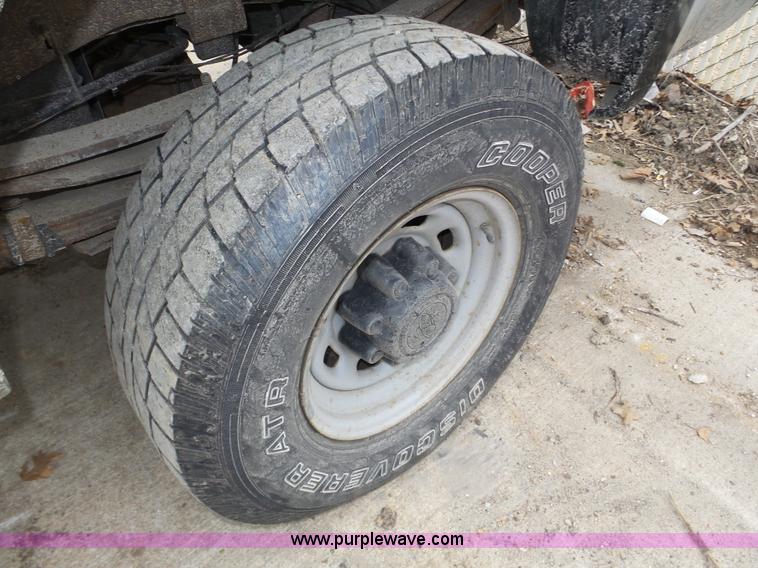 image for item J8853 2003 Ford F250 Super Duty XL pickup truck