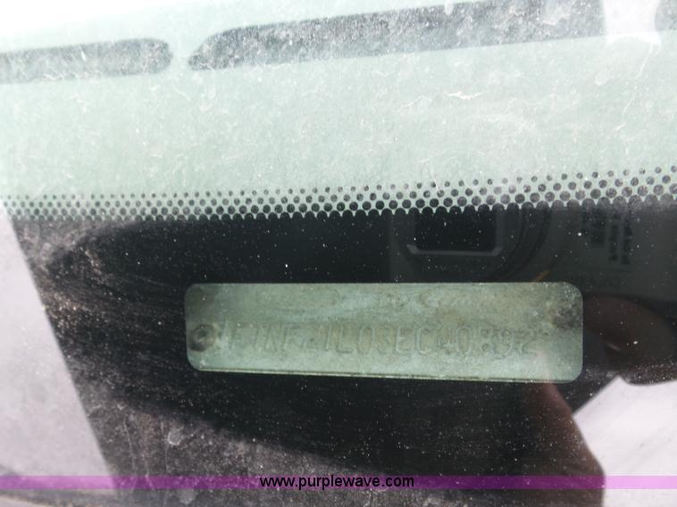 image for item J8853 2003 Ford F250 Super Duty XL pickup truck