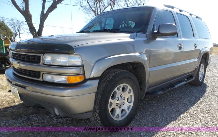 image for item J8866 2002 Chevrolet Suburban 1500 SUV