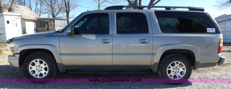 image for item J8866 2002 Chevrolet Suburban 1500 SUV
