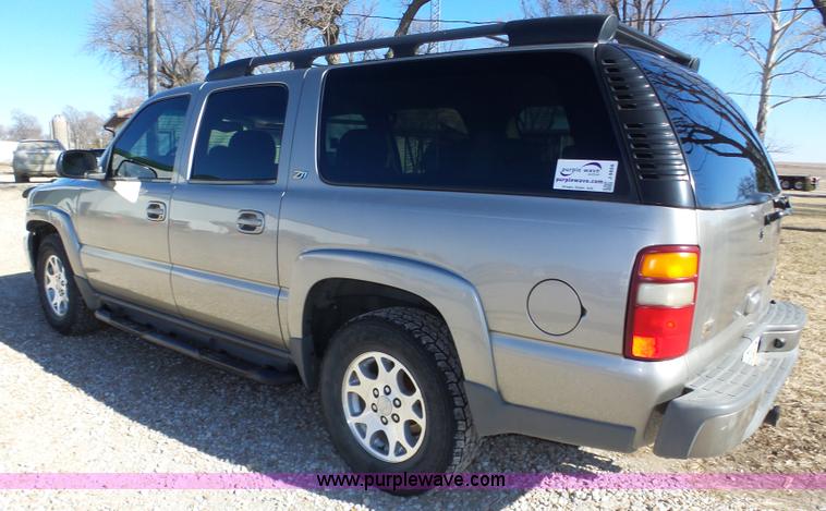 image for item J8866 2002 Chevrolet Suburban 1500 SUV