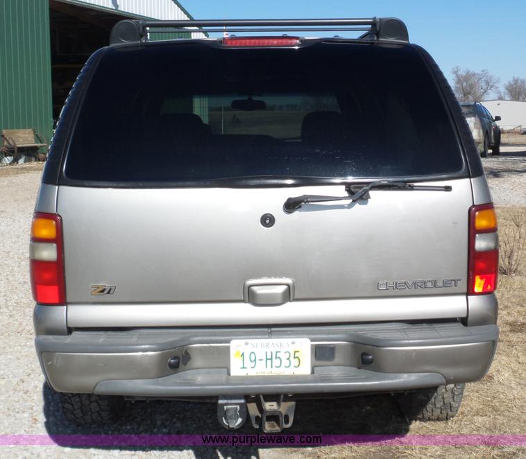 image for item J8866 2002 Chevrolet Suburban 1500 SUV