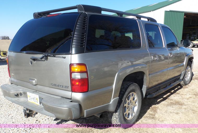 image for item J8866 2002 Chevrolet Suburban 1500 SUV