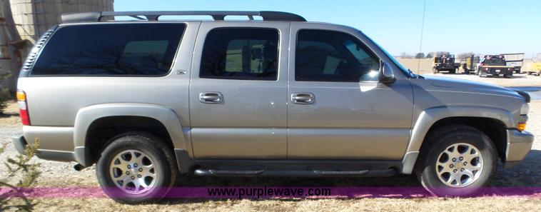 image for item J8866 2002 Chevrolet Suburban 1500 SUV