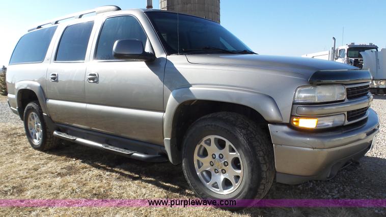 image for item J8866 2002 Chevrolet Suburban 1500 SUV