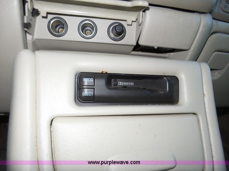 image for item J8866 2002 Chevrolet Suburban 1500 SUV