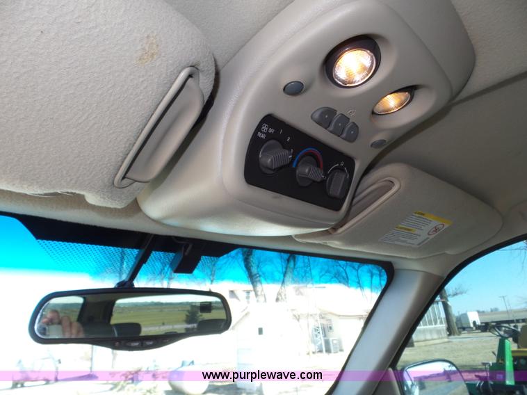 image for item J8866 2002 Chevrolet Suburban 1500 SUV