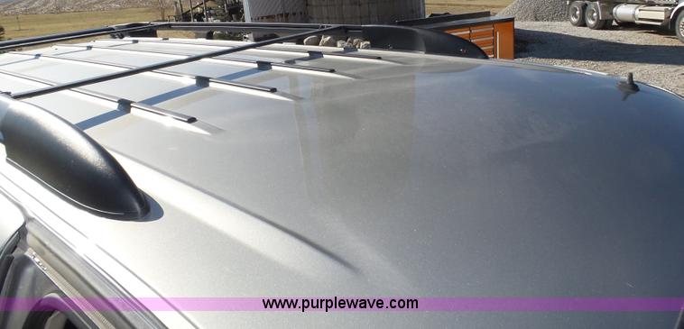 image for item J8866 2002 Chevrolet Suburban 1500 SUV