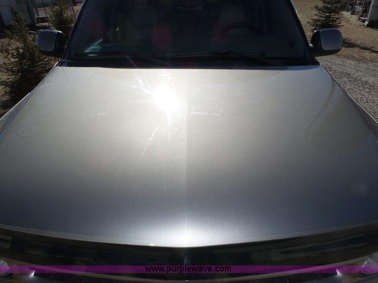 image for item J8866 2002 Chevrolet Suburban 1500 SUV