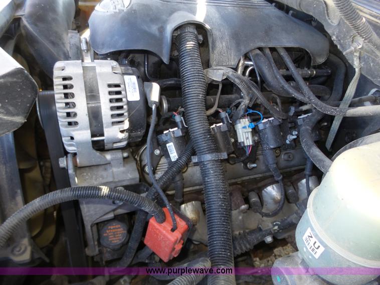 image for item J8866 2002 Chevrolet Suburban 1500 SUV