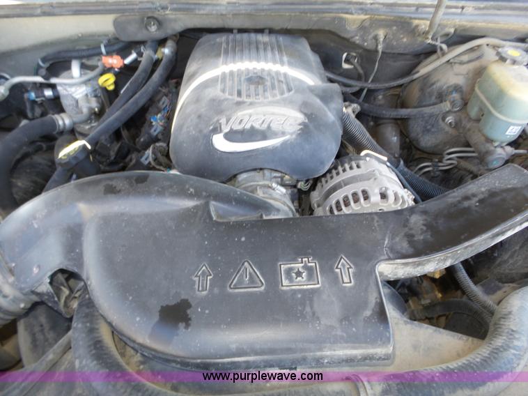 image for item J8866 2002 Chevrolet Suburban 1500 SUV