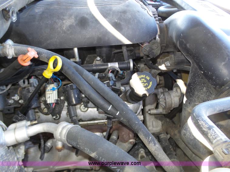 image for item J8866 2002 Chevrolet Suburban 1500 SUV