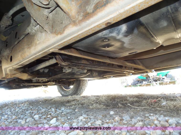 image for item J8866 2002 Chevrolet Suburban 1500 SUV