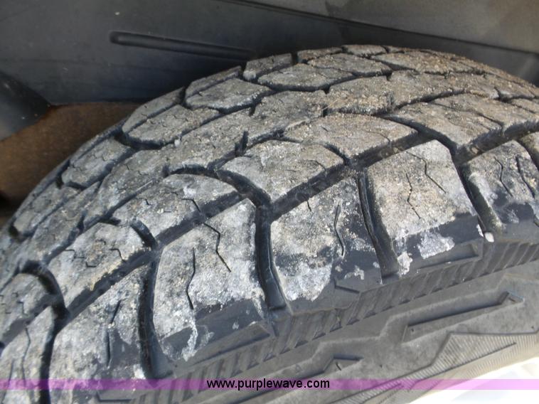 image for item J8866 2002 Chevrolet Suburban 1500 SUV