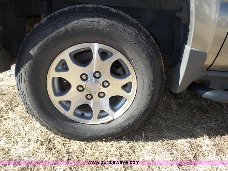 image for item J8866 2002 Chevrolet Suburban 1500 SUV