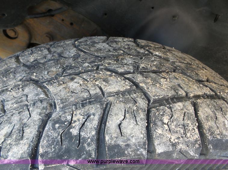 image for item J8866 2002 Chevrolet Suburban 1500 SUV