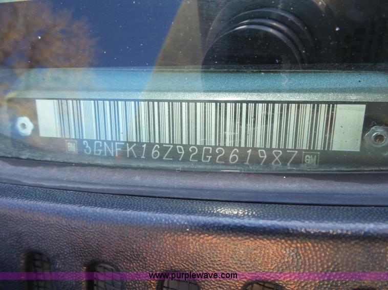 image for item J8866 2002 Chevrolet Suburban 1500 SUV