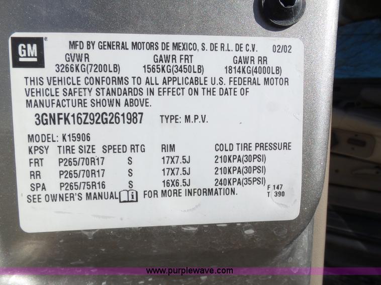 image for item J8866 2002 Chevrolet Suburban 1500 SUV