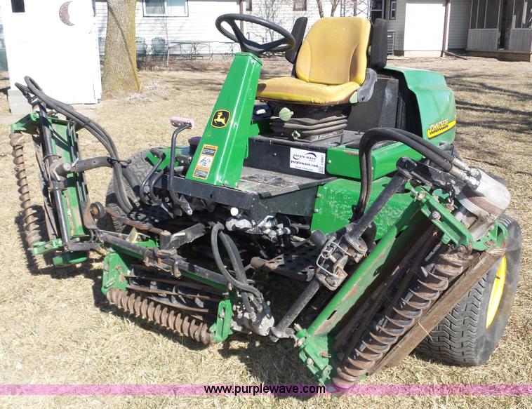 image for item J8867 John Deere 3235B reel mower