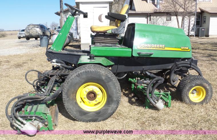 image for item J8867 John Deere 3235B reel mower