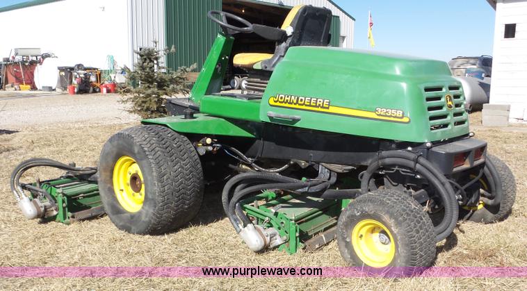 image for item J8867 John Deere 3235B reel mower