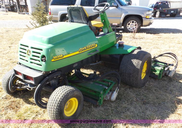 image for item J8867 John Deere 3235B reel mower