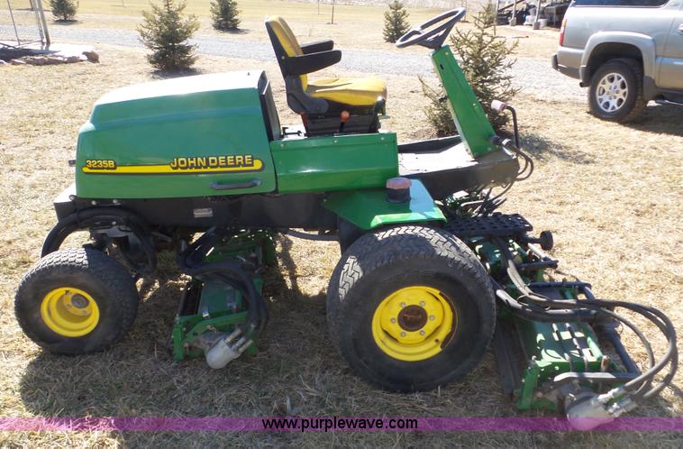 image for item J8867 John Deere 3235B reel mower