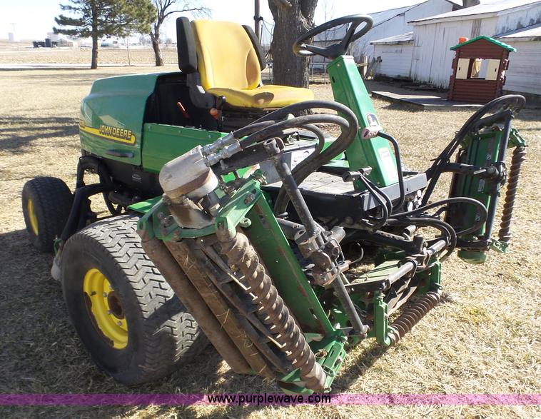 image for item J8867 John Deere 3235B reel mower