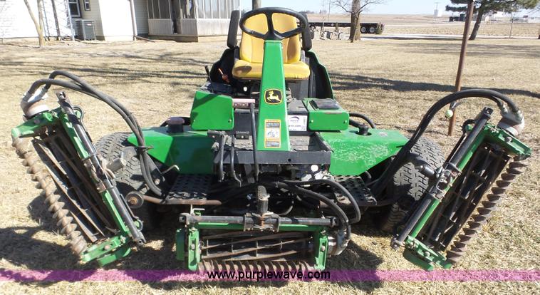 image for item J8867 John Deere 3235B reel mower