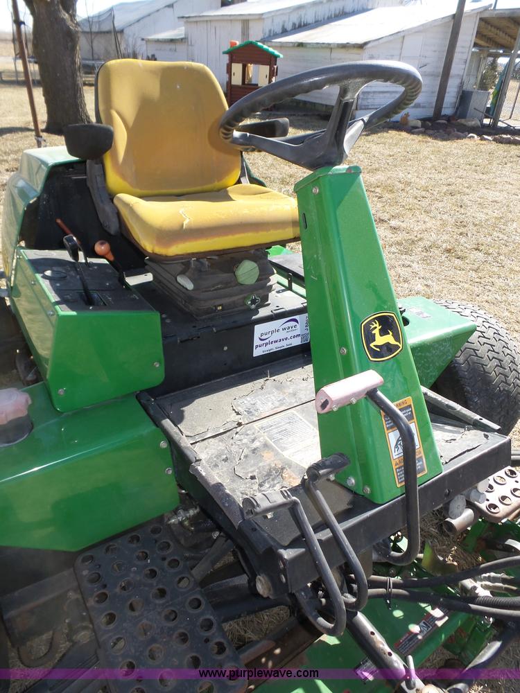 image for item J8867 John Deere 3235B reel mower