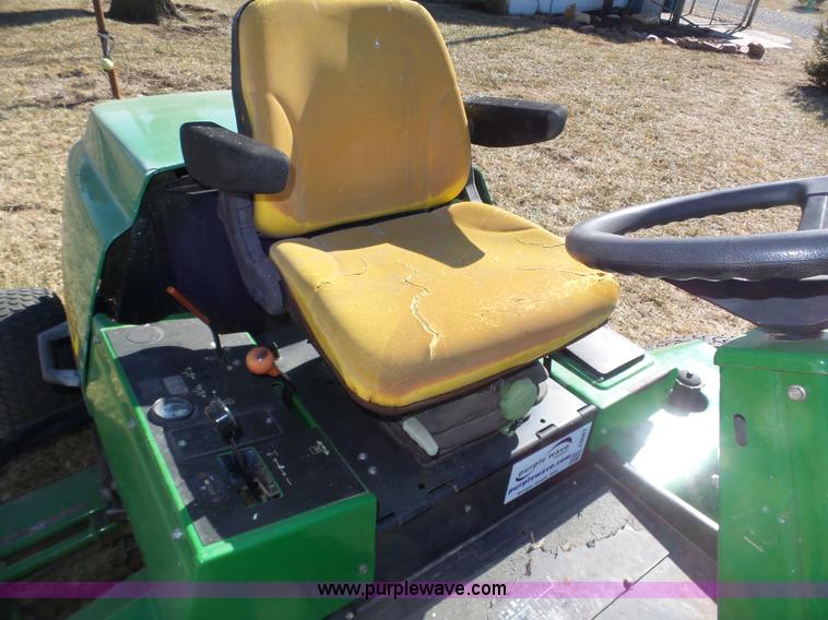 image for item J8867 John Deere 3235B reel mower