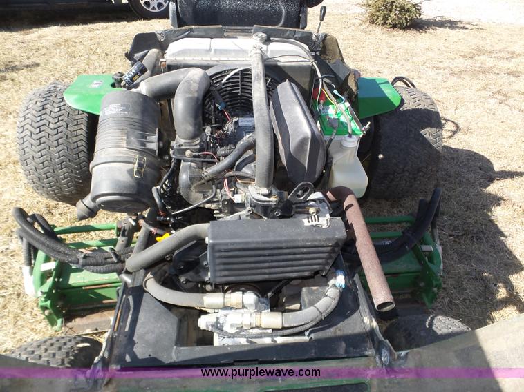 image for item J8867 John Deere 3235B reel mower