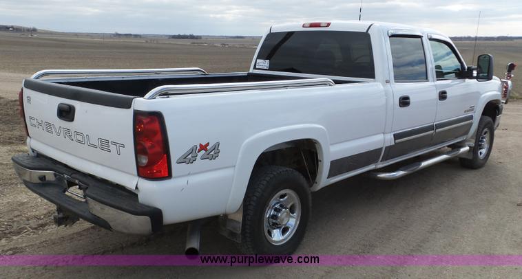 image for item J8898 2005 Chevrolet Silverado 2500HD Crew Cab pickup truck