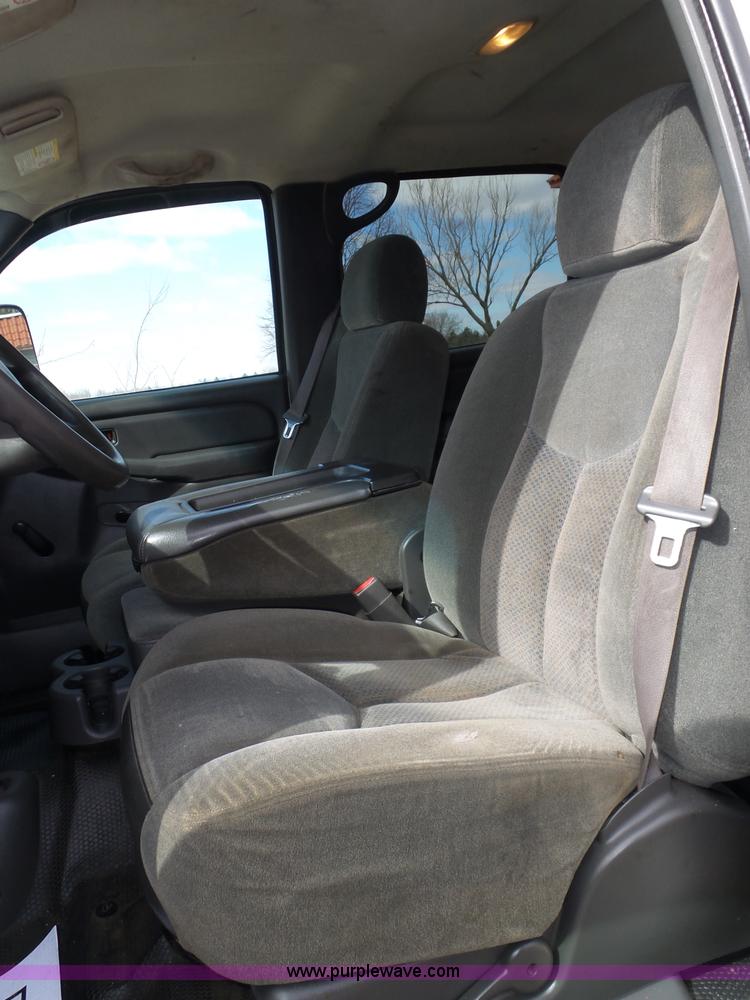 image for item J8898 2005 Chevrolet Silverado 2500HD Crew Cab pickup truck