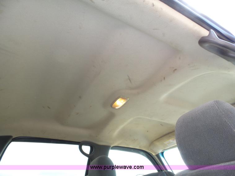 image for item J8898 2005 Chevrolet Silverado 2500HD Crew Cab pickup truck