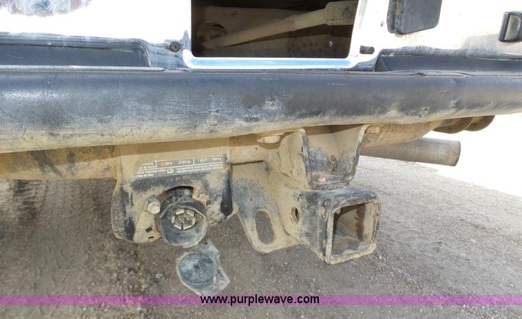 image for item J8898 2005 Chevrolet Silverado 2500HD Crew Cab pickup truck