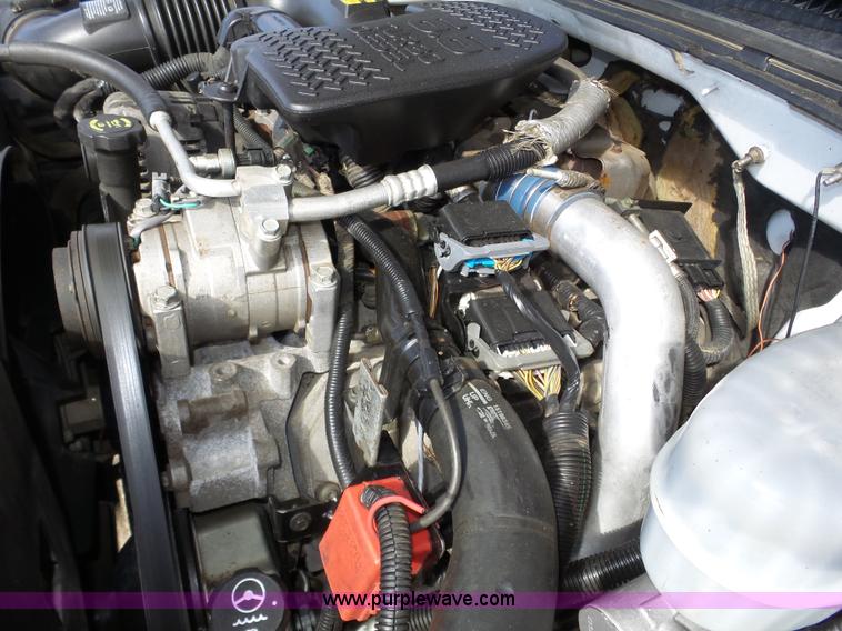 image for item J8898 2005 Chevrolet Silverado 2500HD Crew Cab pickup truck