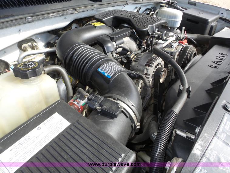 image for item J8898 2005 Chevrolet Silverado 2500HD Crew Cab pickup truck