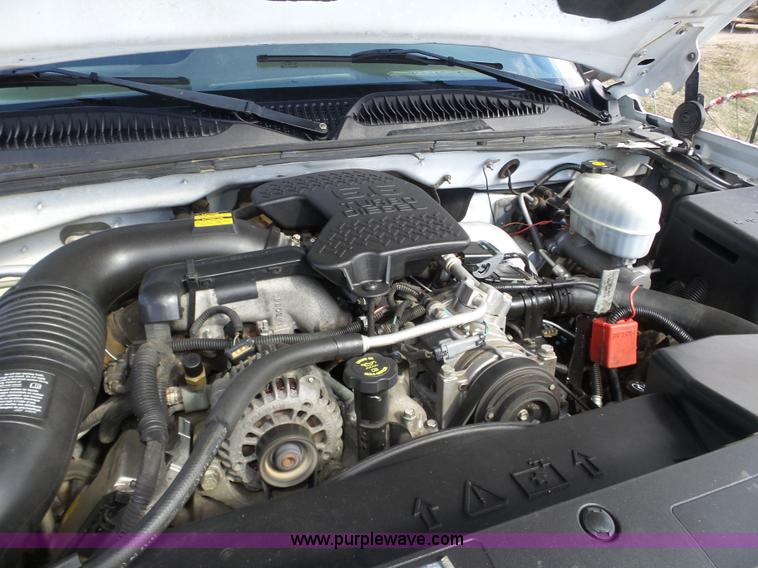 image for item J8898 2005 Chevrolet Silverado 2500HD Crew Cab pickup truck