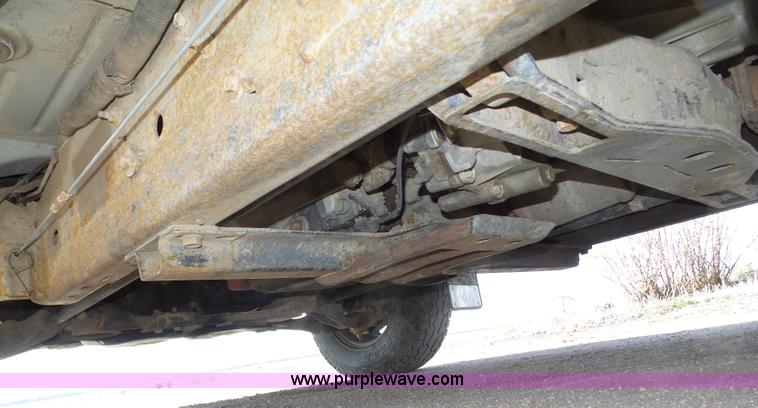 image for item J8898 2005 Chevrolet Silverado 2500HD Crew Cab pickup truck