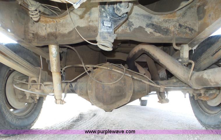 image for item J8898 2005 Chevrolet Silverado 2500HD Crew Cab pickup truck