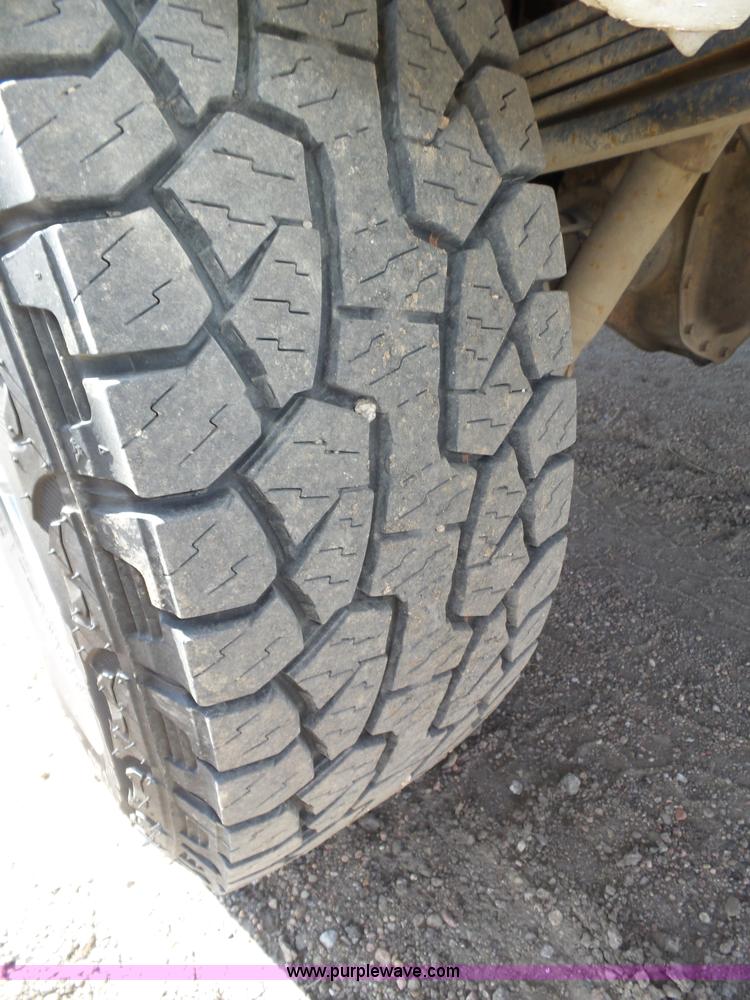 image for item J8898 2005 Chevrolet Silverado 2500HD Crew Cab pickup truck