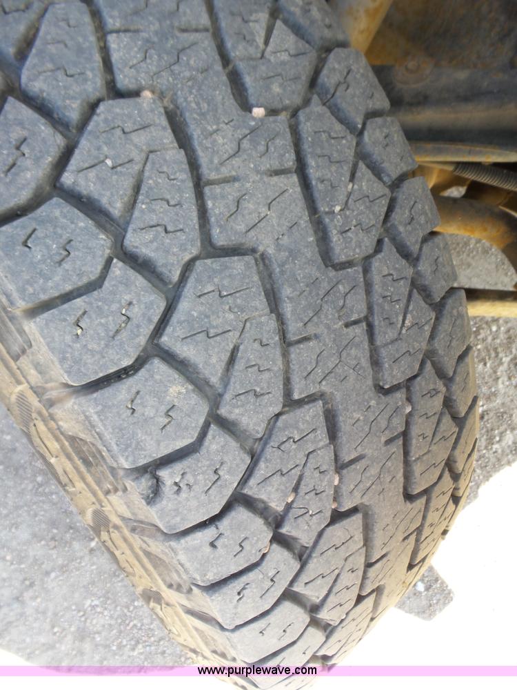 image for item J8898 2005 Chevrolet Silverado 2500HD Crew Cab pickup truck